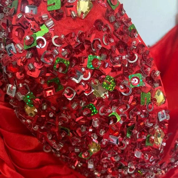 Studio Red and Blue Tag Detail - Picture 2 of 5